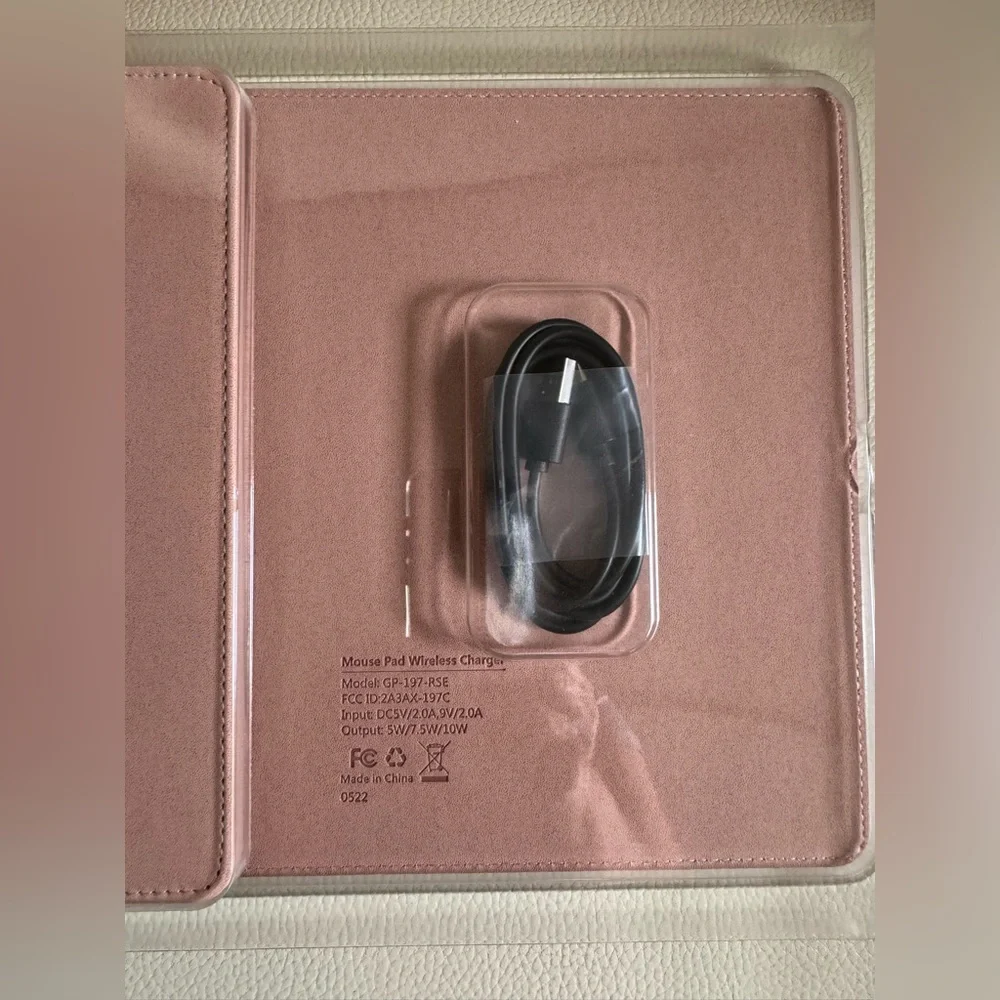 Griffin Griffin Wireless Charging Vegan Leather Mousepad Pink
